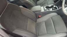 Volvo XC40 2.0 B4P Plus Dark 5dr Auto Petrol Estate